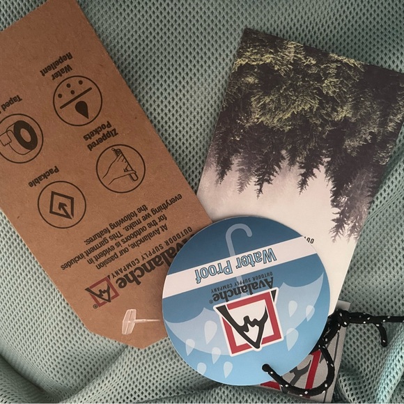 Women’s waterproof avalanche teal jacket with hood . Packable - Picture 1 of 5